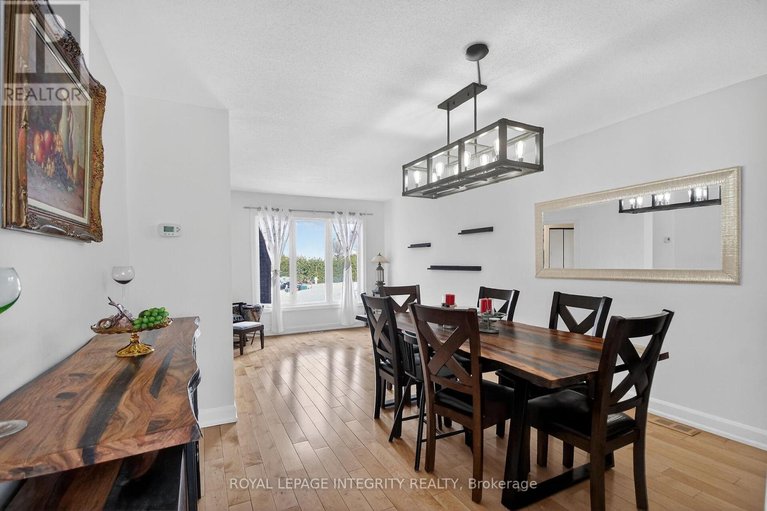 29484455/2092-legrand-crescent/queenswood-heights-south/ottawa/ontario/K1E3T6_10