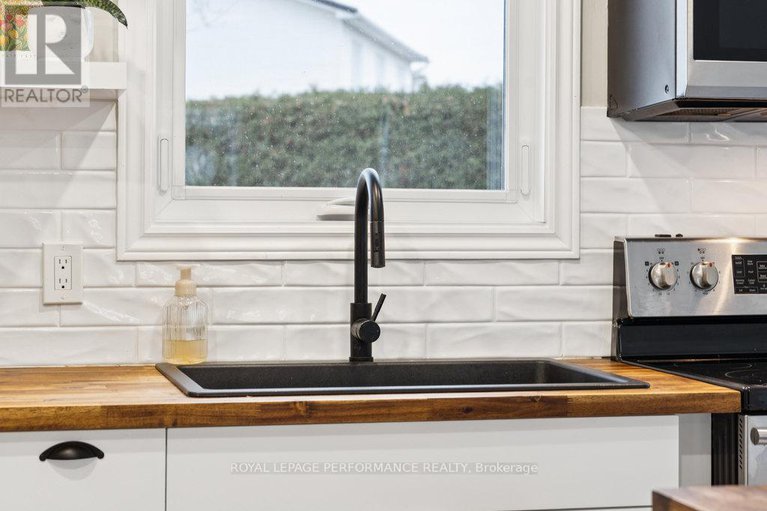 29416128/21-menard-street/embrun/russell/ontario/K0A1W1_16