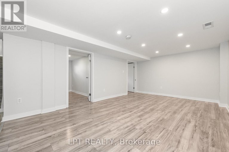 28384629/5-attwood-crescent/city-viewskylinefisher-heightsparkwood-hills/ottawa/ontario/K2E5B1_27