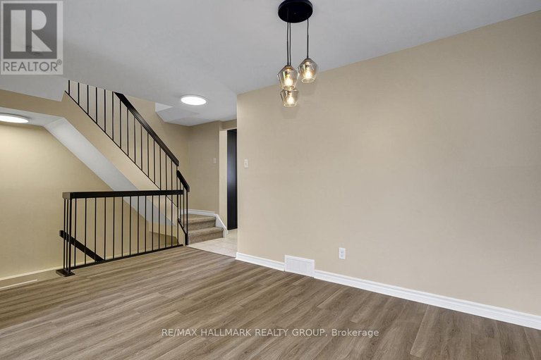 29211937/1701-lafrance-drive/queenswood-heights-south/ottawa/ontario/K1E2L7_12