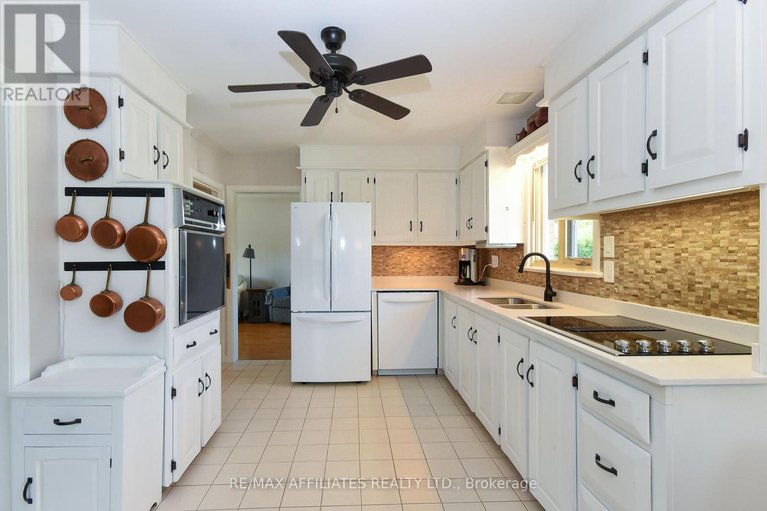 29123494/323-fullerton-avenue/overbrookcastle-heights/ottawa/ontario/K1K1K2_34