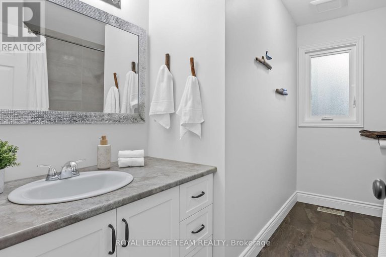 28906375/126-constance-bay-road/constance-bay/ottawa/ontario/K0A3M0_25