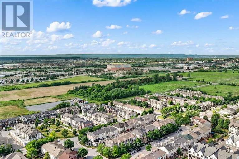 28636683/1028-pampero-crescent/stittsville-north/ottawa/ontario/K2S0N4_29