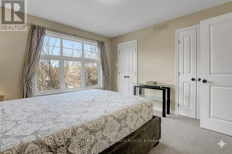 29445829/318-iona-street/westborohampton-park/ottawa/ontario/K1Z7B9_28