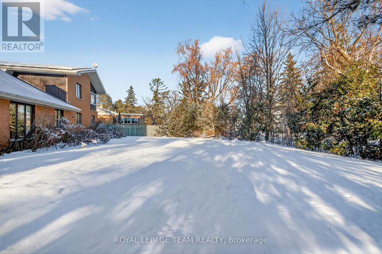 29176701/7-little-road/riverside-southgloucester-glen/ottawa/ontario/K1V1H5_40