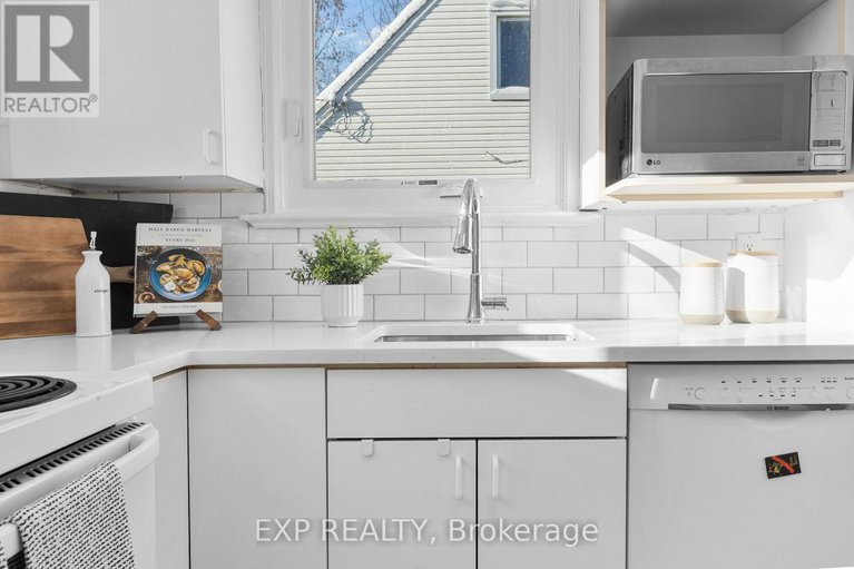 29269814/576-donald-street/overbrookcastle-heights/ottawa/ontario/K1K1L6_13