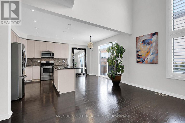 28540961/429-dovehaven-street/mer-bleuebradley-estatesanderson-park/ottawa/ontario/K1W0H2_23