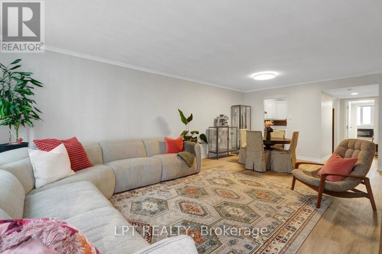 28725974/ph3-18-nepean-street/ottawa-centre/ottawa/ontario/K2P2L2_12