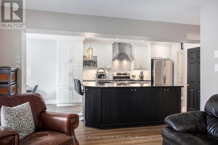 28927560/1017-sheenboro-crescent/fallingbrookpineridge/ottawa/ontario/K4A3M8_6