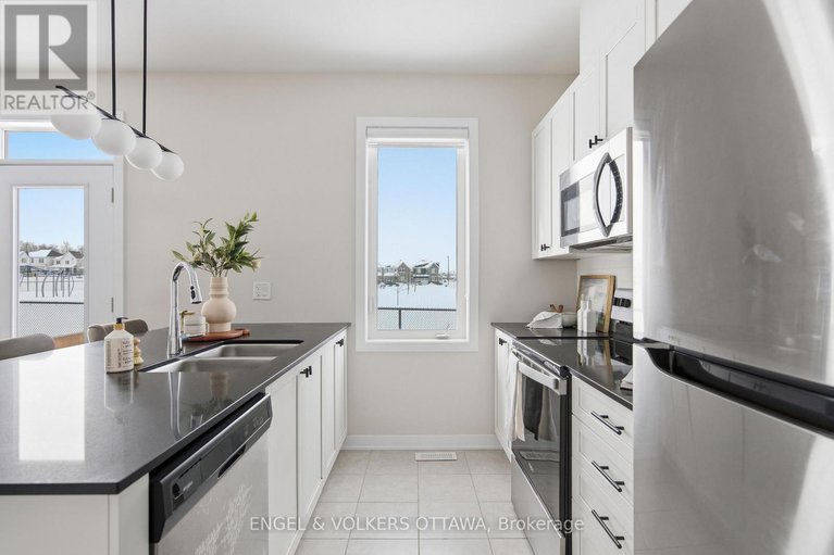 29396666/302-canadensis-lane/half-moon-bay/ottawa/ontario/K2J6X8_12