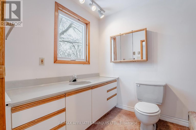 28215114/10984-county-rd-2-road/iroquois/south-dundas/ontario/K0E1K0_17