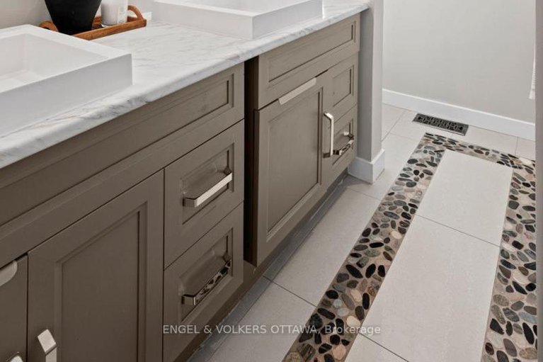 29436861/6346-beausejour-drive/chateauneuf/ottawa/ontario/K1C3J8_33