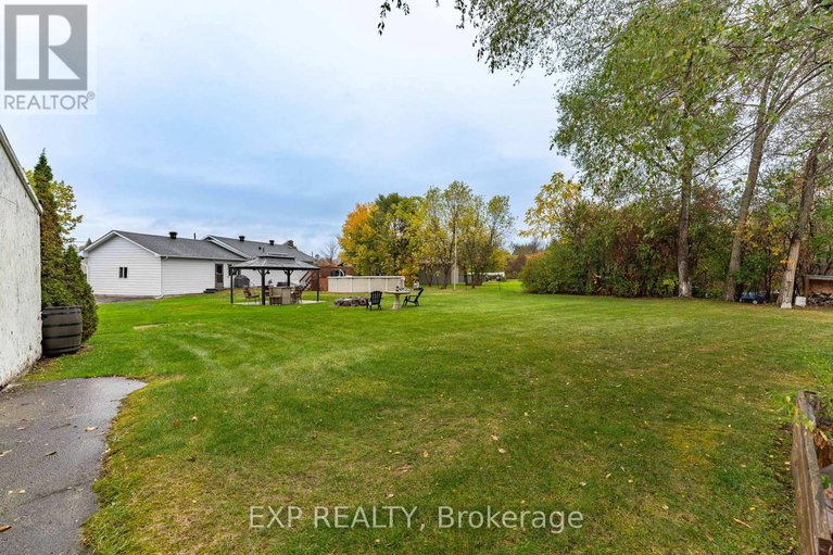 28977059/635-front-road-w/champlain-twp/champlain/ontario/K0B1K0_35
