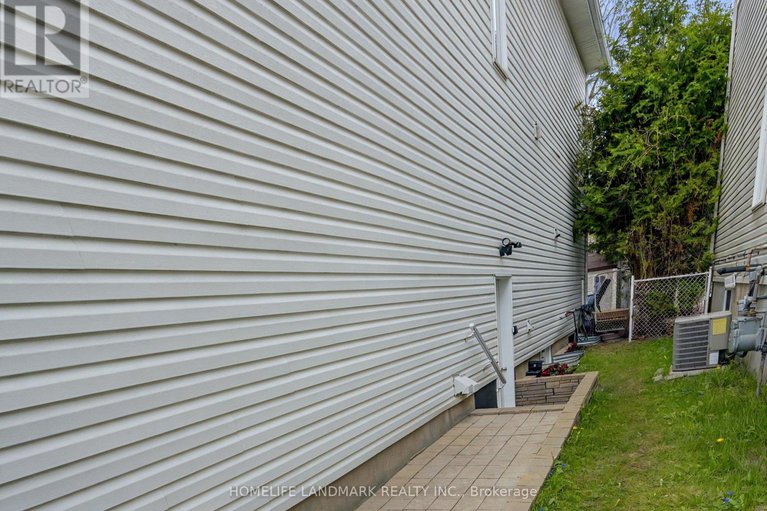 28322387/1856-sunland-drive/fallingbrookgardenway-south/ottawa/ontario/K4A3S8_37