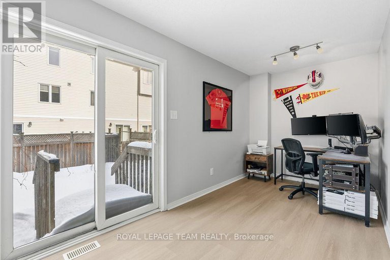 29379496/402-sadar-private/cedargrovefraserdale/ottawa/ontario/K2J3T3_9