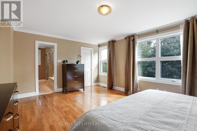 28820218/2347-briar-hill-drive/urbandale-acres/ottawa/ontario/K1H7A7_24
