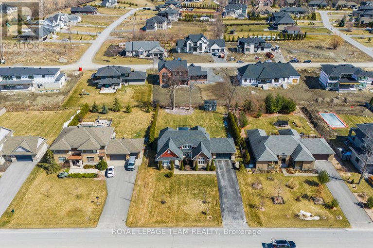 28933926/213-cabrelle-place-e/manotick-village-manotick-estates/ottawa/ontario/K4M0A9_41