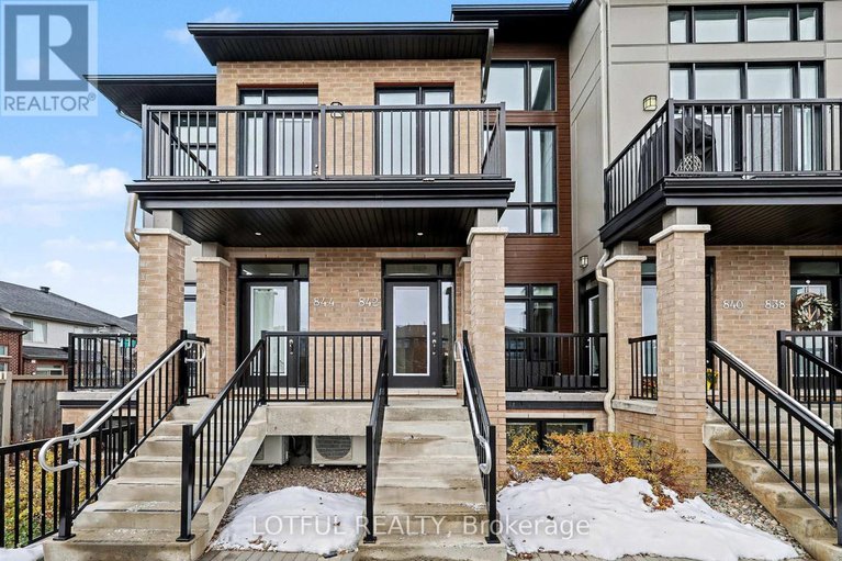 29126395/842-ralph-hennesy-avenue/riverside-southgloucester-glen/ottawa/ontario/K1X0E4_2