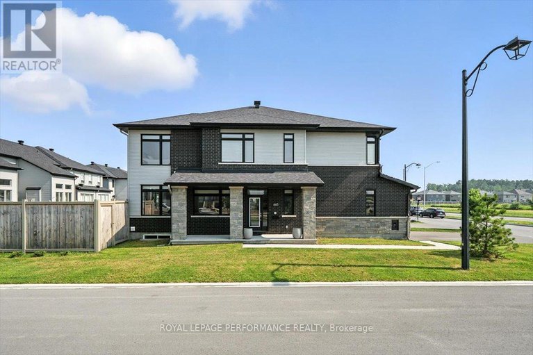 28605726/665-cordelette-circle-w/mer-bleuebradley-estatesanderson-park/ottawa/ontario/K1W0P2_1