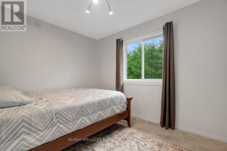 28826412/97-flowertree-crescent/emerald-meadowstrailwest/ottawa/ontario/K2M2R7_31