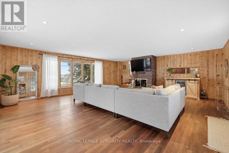 29219287/1814-old-montreal-road/cumberland-ridge/ottawa/ontario/K4C1G8_15