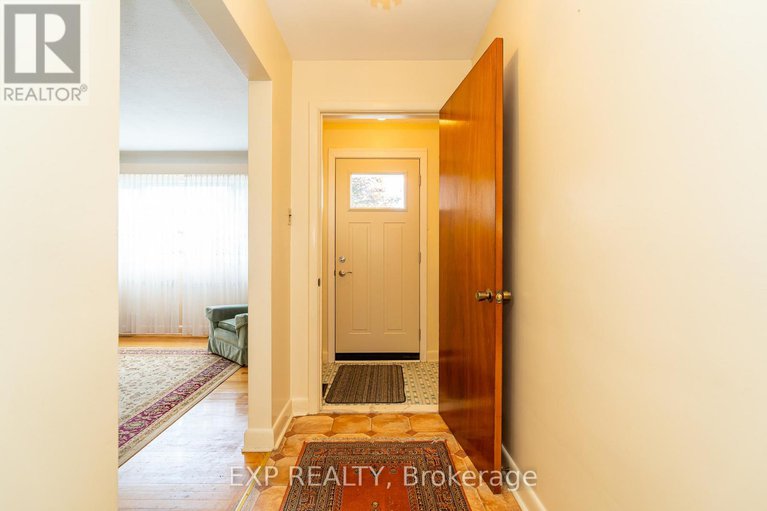 29054391/1008-riddell-avenue-s/mckellar-heightsglabar-park/ottawa/ontario/K2C2J5_2