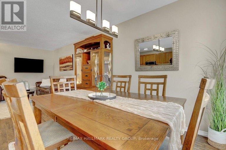 29023597/230-greenridge-street/chapel-hill/ottawa/ontario/K1C7R8_17