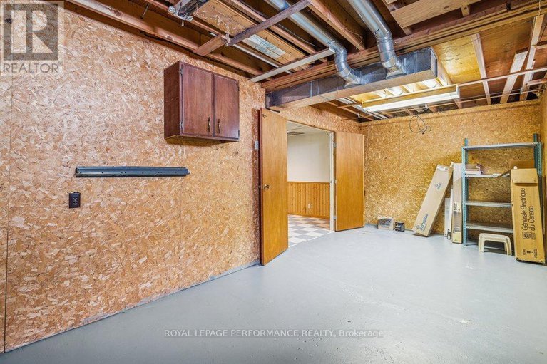 29377761/348-amiens-street/bilberry-creekqueenswood-heights/ottawa/ontario/K1E1N9_41