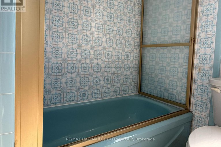 29533054/8-837-eastvale-drive/beaconwood/ottawa/ontario/K1J7T5_19