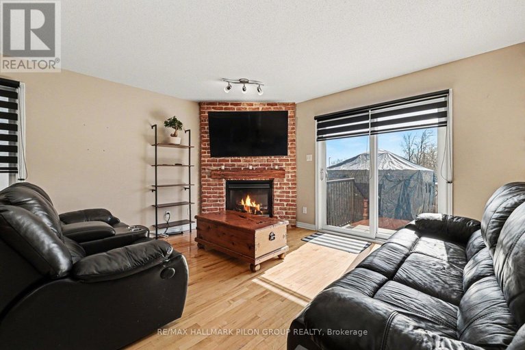 29541986/18-abbey-crescent/village-of-russell/russell/ontario/K4R0B5_9