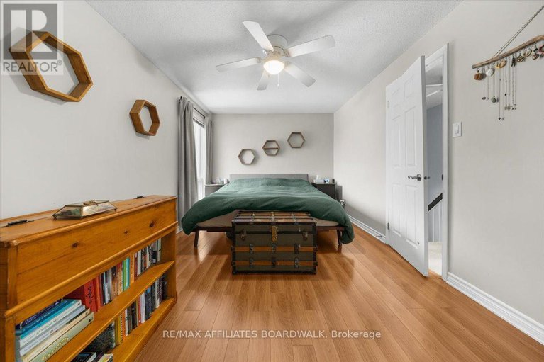 29195363/1146-grenoble-crescent/orleans-wood/ottawa/ontario/K1C2C6_16