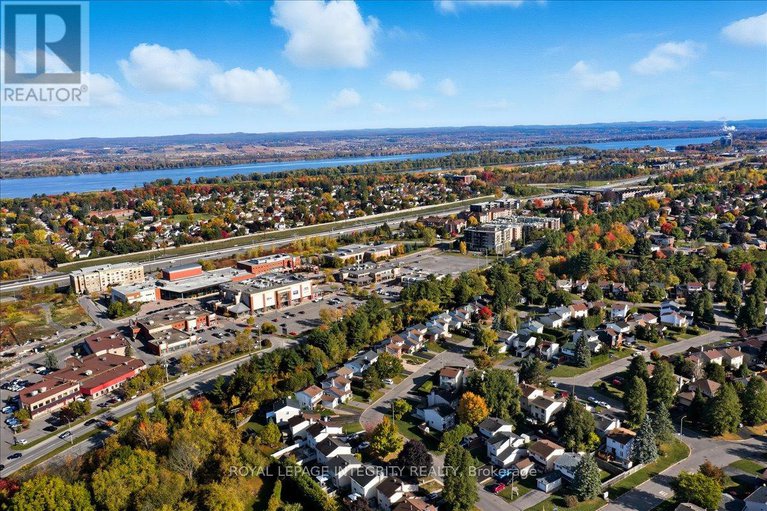 28978669/1406-bouton-dor-way/bilberry-creekqueenswood-heights/ottawa/ontario/K1E3L3_47