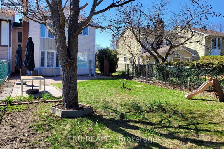 29669051/1078-st-emmanuel-terrace/convent-glen-north/ottawa/ontario/K1C2J7_42