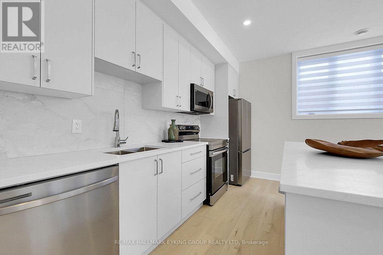 28550899/623-rowanwood-avenue/mckellarhighland/ottawa/ontario/K2A3E3_17