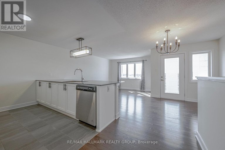 28470384/6357-perth-street/btwn-franktown-rd-fallowfield-rd/ottawa/ontario/K0A2Z0_13