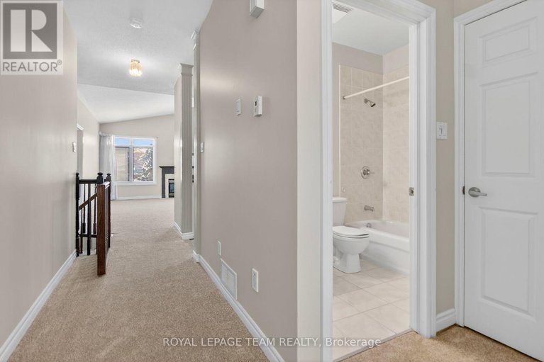 29237185/5553-doctor-leach-drive/manotick-village-manotick-estates/ottawa/ontario/K4M1L6_6