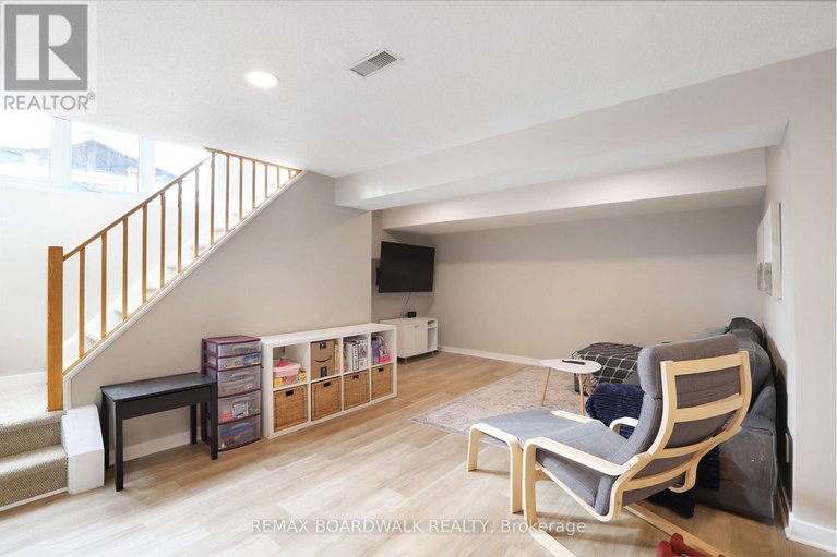 29374178/2094-sunland-drive/fallingbrookgardenway-south/ottawa/ontario/K4A3L1_30