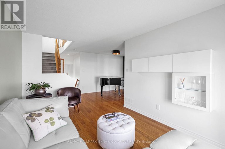 28318968/277-catamount-court/emerald-meadowstrailwest/ottawa/ontario/K2M0A9_12