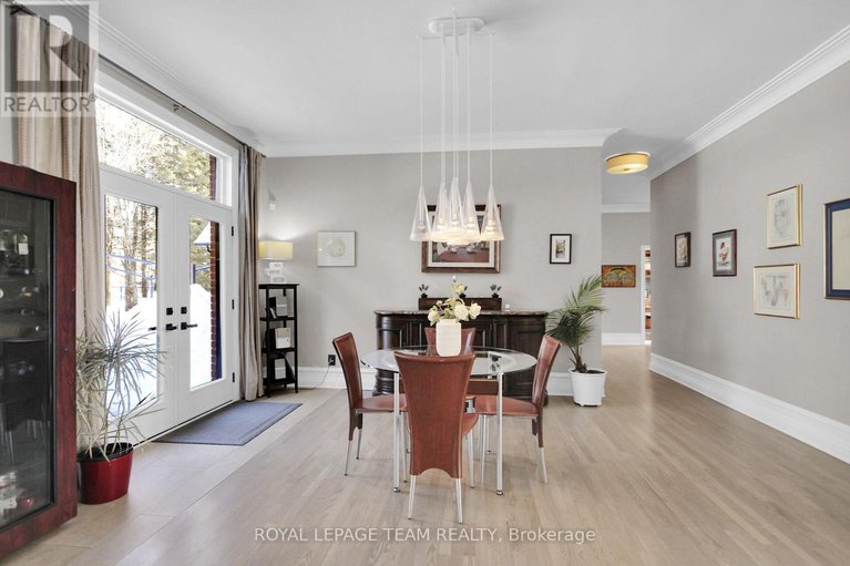 28765946/5849-queenscourt-crescent/manotick-east-to-manotick-station/ottawa/ontario/K4M1K3_12