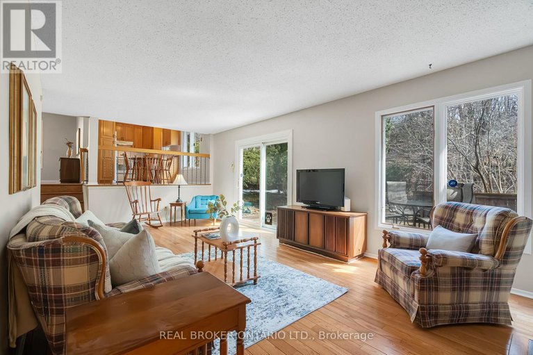 28308376/127-chimo-drive/katimavik/ottawa/ontario/K2L2G7_17