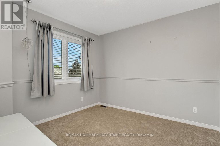 28827853/446-lawler-crescent/chatelaine-village/ottawa/ontario/K4A3Y3_31