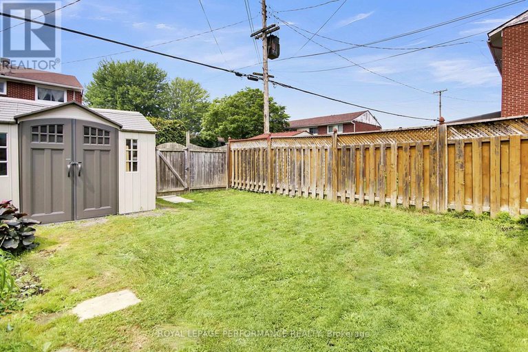 28622582/786-cummings-avenue/castle-heightsrideau-high/ottawa/ontario/K1K2L2_33