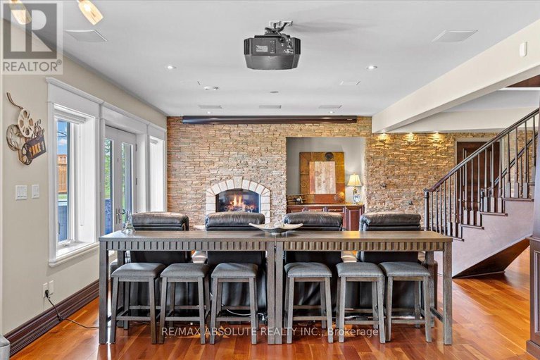 28246473/124-biltmore-crescent/btwn-franktown-rd-fallowfield-rd/ottawa/ontario/K2S2C6_41