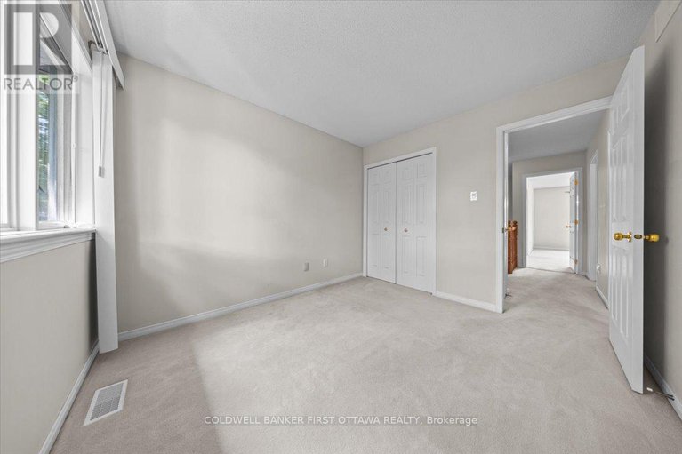 28806487/18-maxton-private/beacon-hill-south/ottawa/ontario/K1J1J2_26