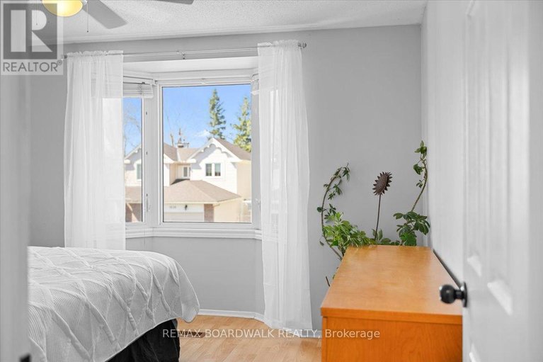 29671423/1837-windflower-way/chapel-hill/ottawa/ontario/K1C5Z8_23