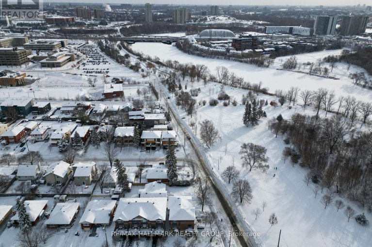 29303605/1111-north-river-road/overbrook/ottawa/ontario/K1K3W2_42