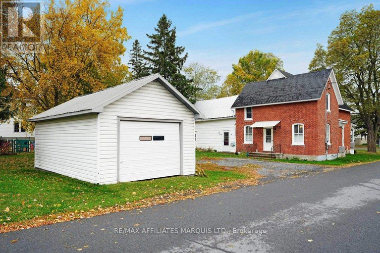 29017796/27-marlborough-street/maxville/north-glengarry/ontario/K0C1T0_3