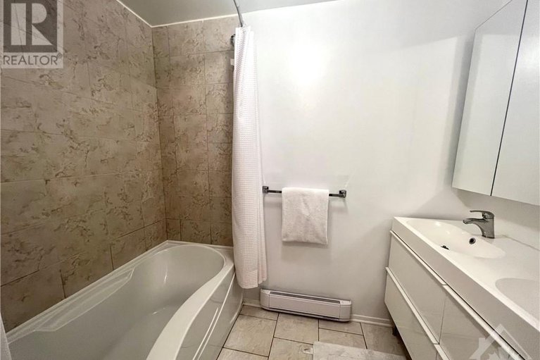 28934984/8-240-fenerty-court/katimavik/ottawa/ontario/K2L3A7_19