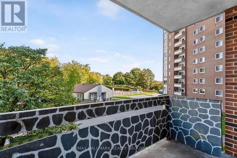 28916284/304-915-elmsmere-road/beacon-hill-south/ottawa/ontario/K1J8H8_17