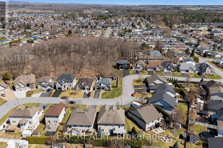 29645045/212-jasper-crescent/town-of-rockland/clarence-rockland/ontario/K4K0A3_41